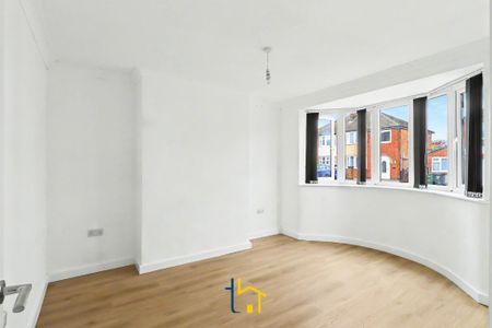 3 bedroom semi-detached house to rent - Photo 5