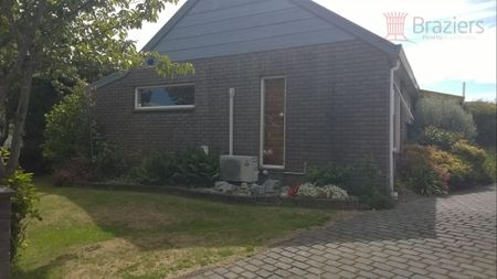 48 Karnak Crescent, Russley - Photo 3