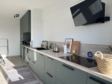 Stijlvol gerenoveerd 2-slaapkamerappartement met zonnig terras. - Foto 4