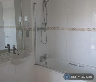 2 bedroom penthouse to rent - Photo 6