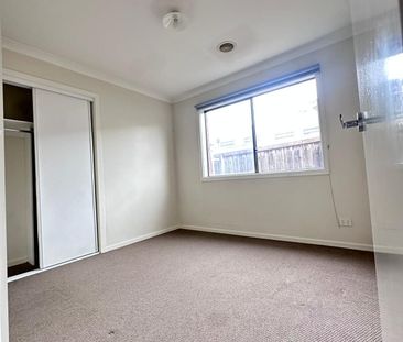 12 Woodbine Street, Pakenham - Photo 2