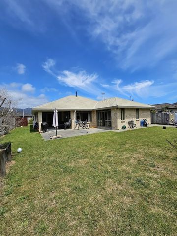 Spacious 3/4 bedroom home in sought after area in Paraparaumu - Photo 2