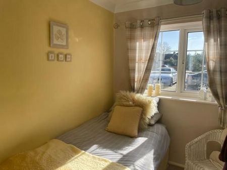 4 bedroom bungalow to rent - Photo 4