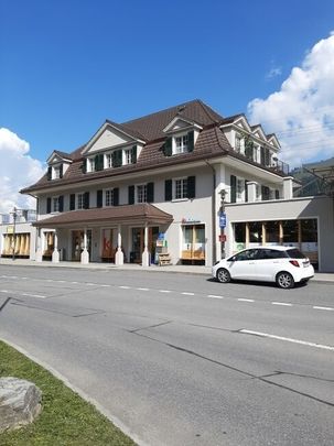 Living at the station with good transport links - Photo 1