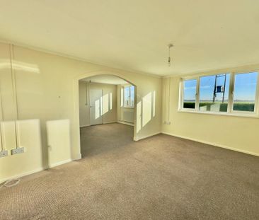 3 bedroom detached bungalow to rent - Photo 2