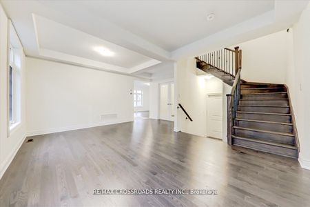 Detached Home For Lease | N8127834 - Photo 2