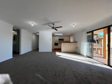 Three Bedroom Apartment in The Entrance North - Photo 4