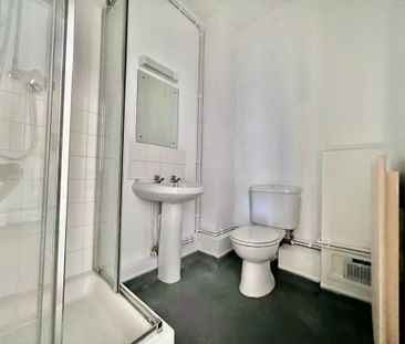 Midanbury Lane, Southampton - Photo 4