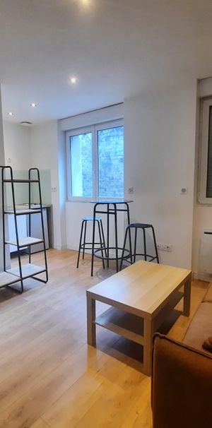 Studio refait à neuf rue Neyron, quartier en pleine évolution ! - Photo 1