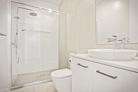 Stunning Brand New 5 Bedroom Family Home in Marsden Park - Photo 4