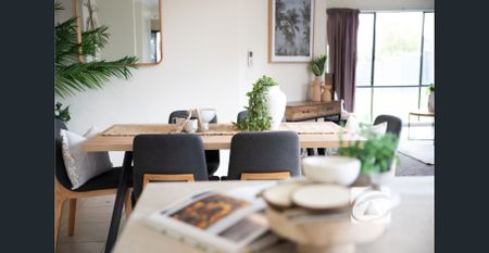 SPACIOUS 4 BEDROOM FAMILY HOME - Photo 4