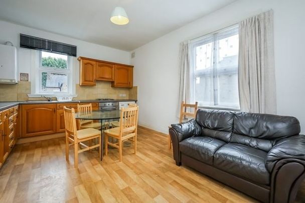 4 Bed Maisonette, Very Near Netherbury Road Area, W5 - Photo 1