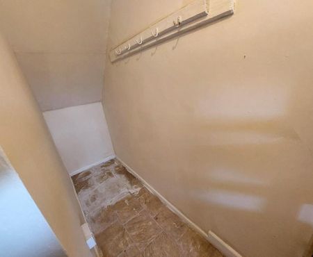 3 bedroom end of terrace house to rent - Photo 5