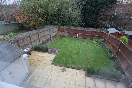 2 bedroom end of terrace house to rent - Photo 5