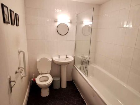 Double Rooms Available on Junction Road - 3 Minutes to Station Room 5 - Photo 2