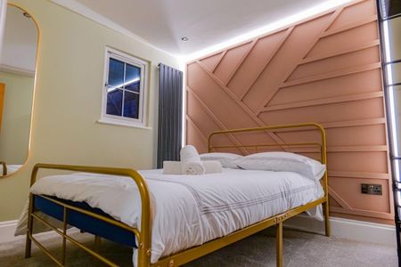 Norfolk Square - Photo 4