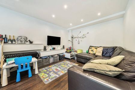 3 bedroom flat to rent - Photo 3