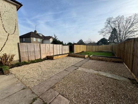 3 bedroom semi-detached house to rent - Photo 2