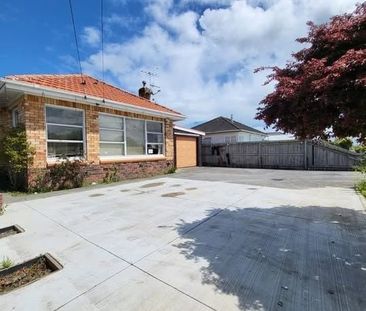 3 Bedroom house Brick and Tile + 1 Bathroom - Photo 2