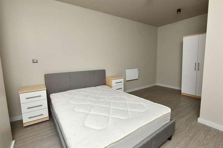 Flat, Hulme Hall Road, Manchester, M15 - Photo 3