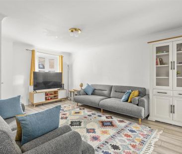 3 bedroom end of terrace house to rent - Photo 1