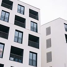 BELIEBTES STRIESEN - MODERNES WOHNEN IM SANIERTEN ALTBAU - Photo 1