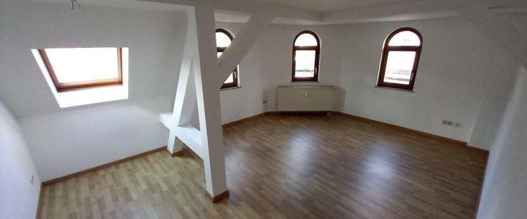 gemütliche Dachgeschosswohnung am Wilhelm-Wunderlich-Park in Meerane - Photo 1