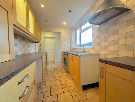 2 bedroom semi-detached house to rent - Photo 4