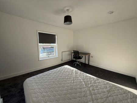 3 bedroom flat to rent - Photo 5