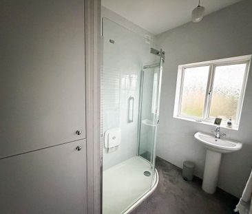 5 bedroom semi-detached house to rent - Photo 4