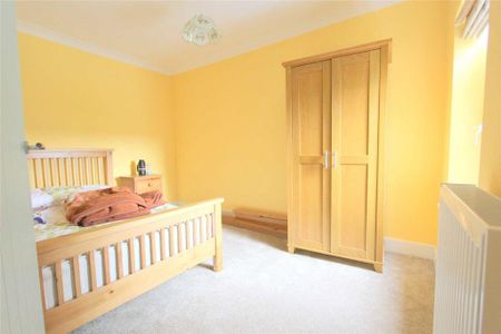 3 bedroom end of terrace house to rent - Photo 5