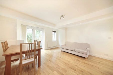 2 bedroom flat in Clapham - Photo 4