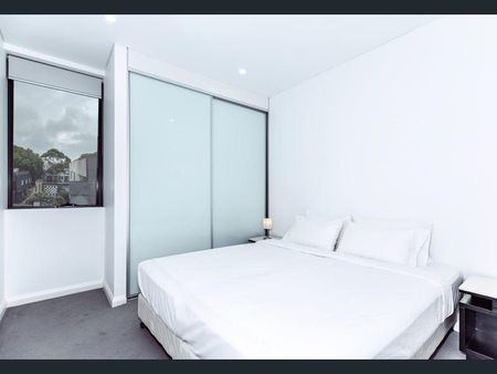 Spacious and stylish two bedroom apartment - Photo 2