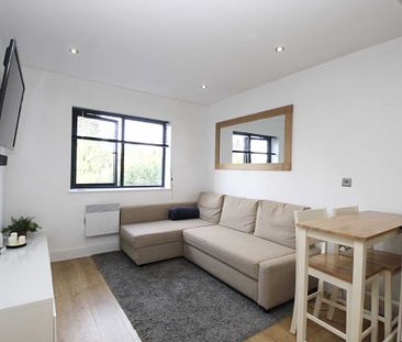 1 bed Apartment for rent - Photo 2