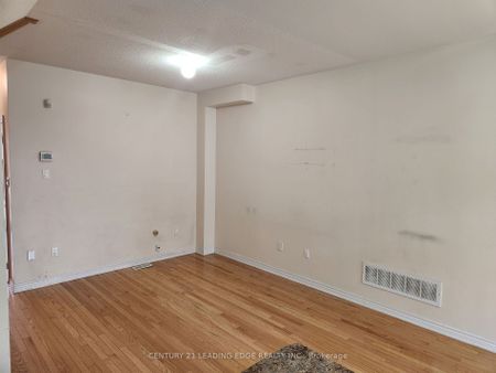 Townhouse For Lease | W8144978 - Photo 5