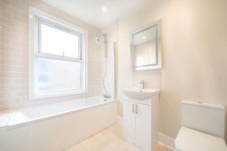 2 bedroom maisonette to rent - Photo 4