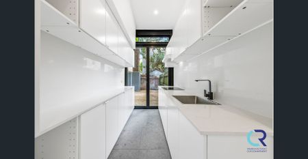 ULTRA MODERN 2 BEDROOM TERRACE! - Photo 3