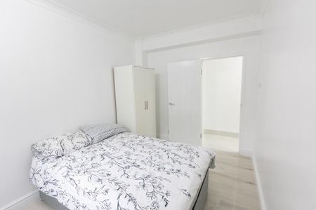 3 bedroom flat to rent - Photo 5
