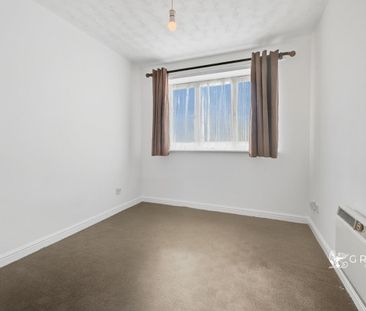 St. Leonards Close, Grays, RM17 - Photo 5