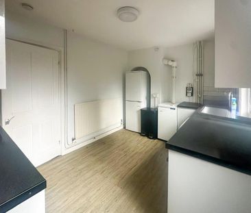 2 bedroom semi-detached house to rent - Photo 4