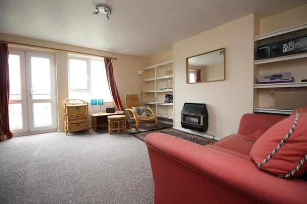 3 bedroom flat to rent - Photo 1