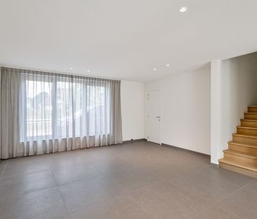 Moderne en uiterst comfortabele woning met 4 slaapkamers. - Photo 2