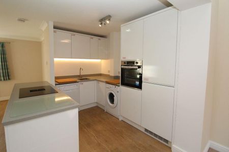 2 bedroom semi-detached house to rent - Photo 5