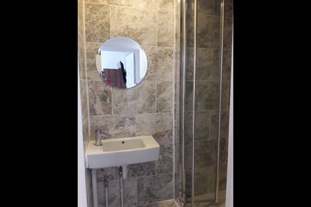 Room in a Shared Flat, Swanton Gardens, SW19 - Photo 5