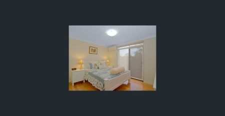 Ground floor apartment with courtyard - Photo 2