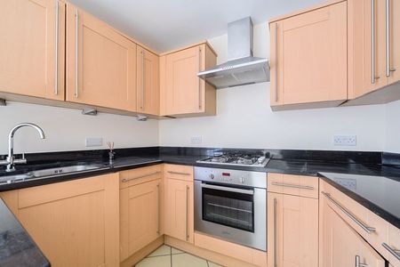 Great George Street, Godalming - 2 bedrooms Property for lettings - Seymours - Photo 2