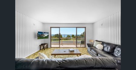 Spacious 5-Bedroom Family Home With Spectacular Jervis Bay Views - Photo 2