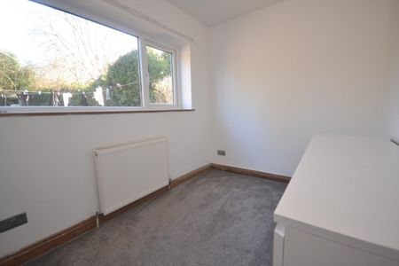 2 bedroom Flat To Let - Photo 5