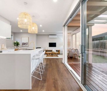 Coastal Elegance and Sophistication – 2 master bedrooms and so much... - Photo 1