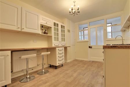 3 bedroom semi-detached house to rent - Photo 4